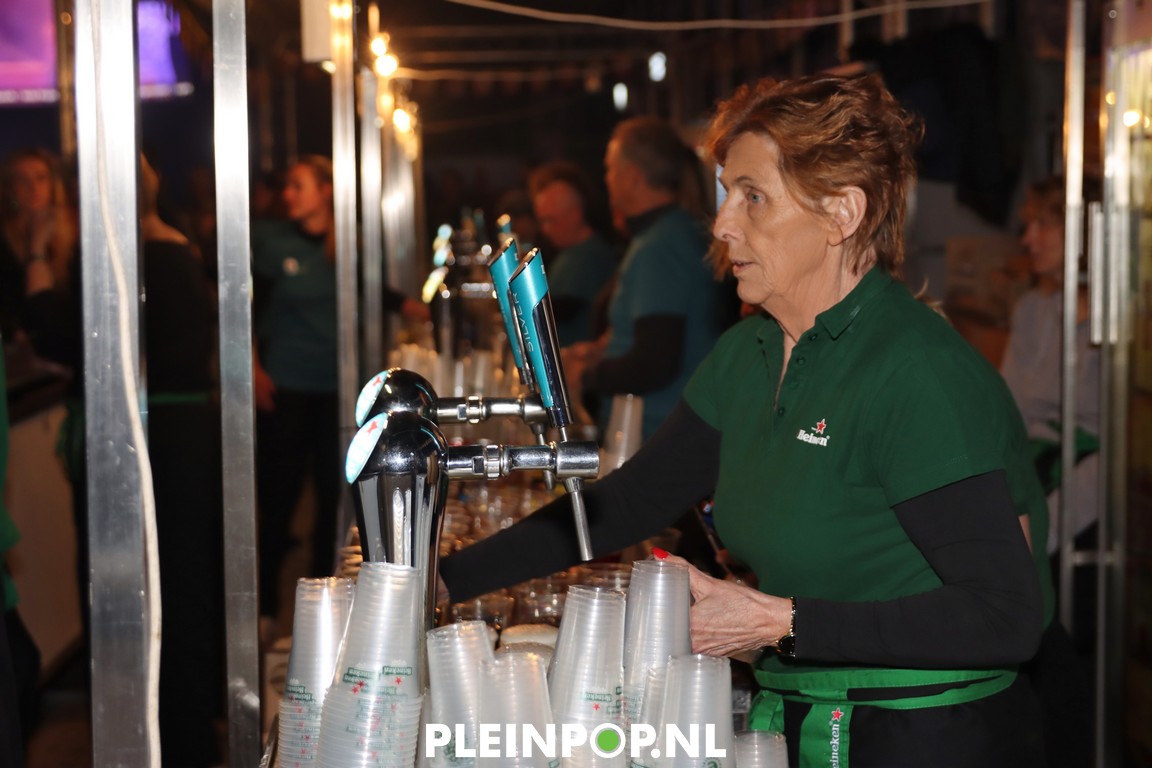 V R I J D A G     (44)